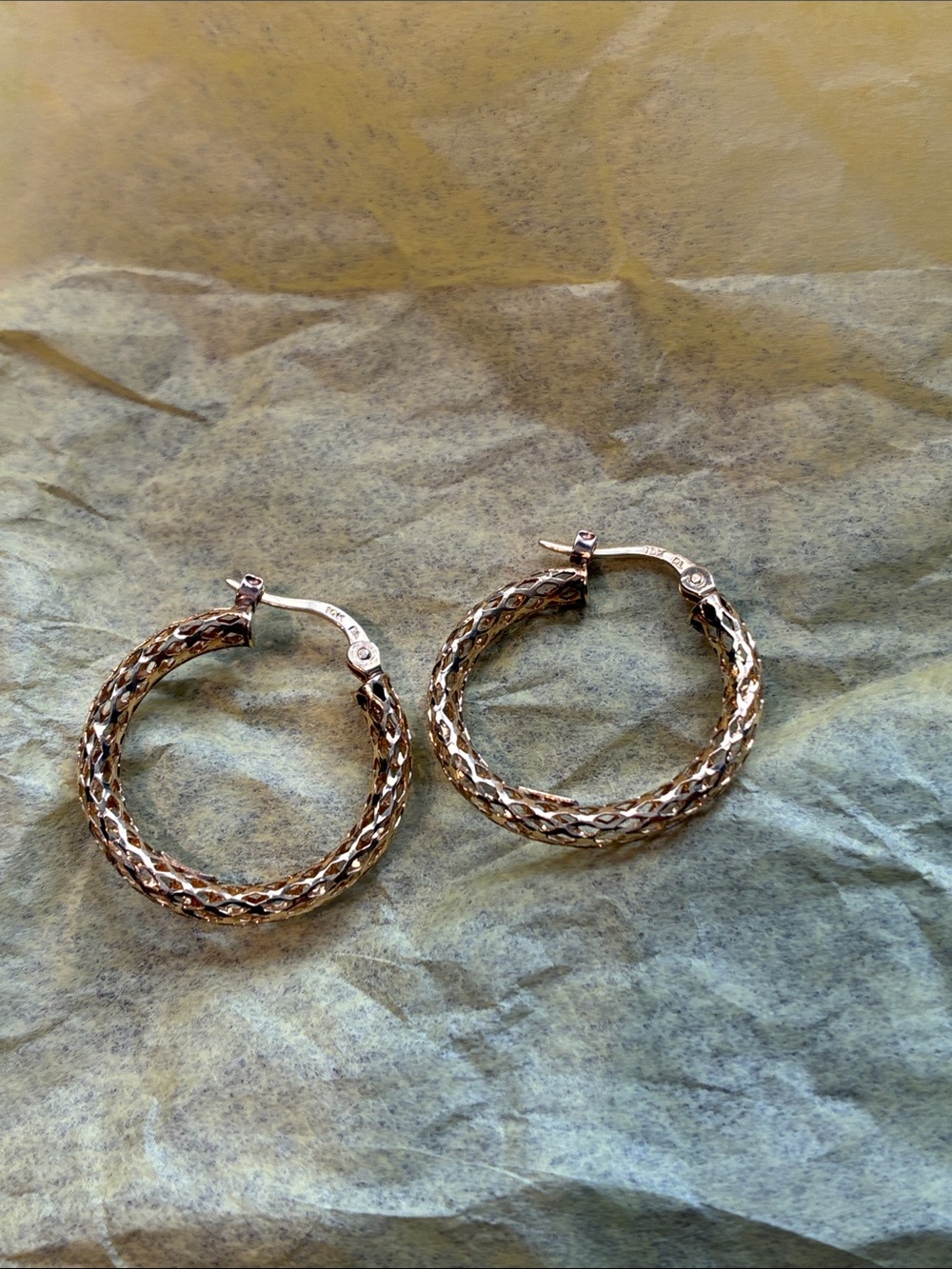Braided 10K Hoop Earrings  1 Inch Diameter. 1.43 Grams